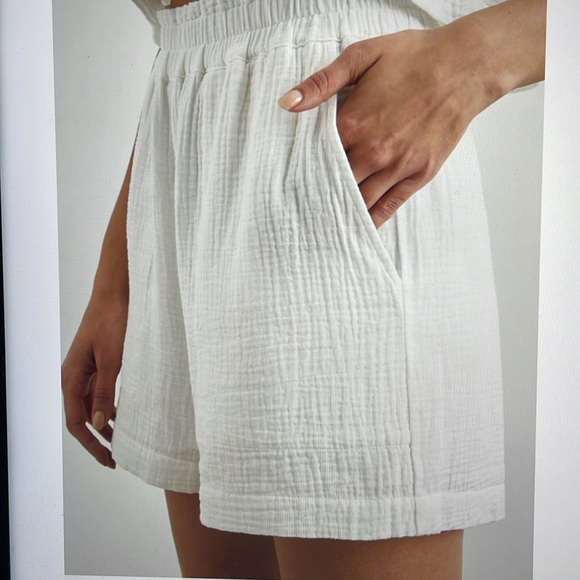 Rails Leighton Short Size XL White Relaxed Fit Smocked Elastic Waist EUC - Picture 11 of 11